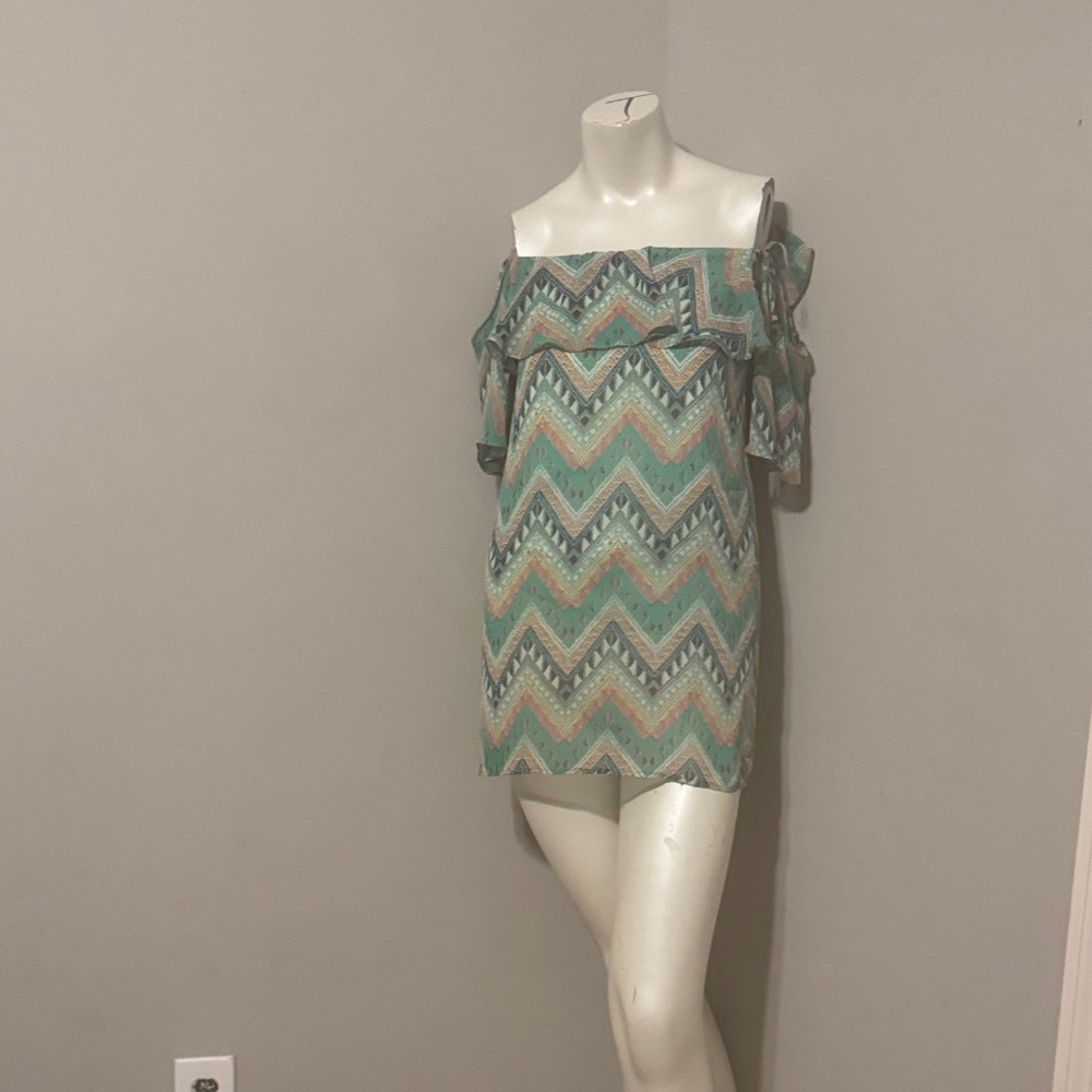 2 Hearts  Off-Shoulder mini  Dress size small